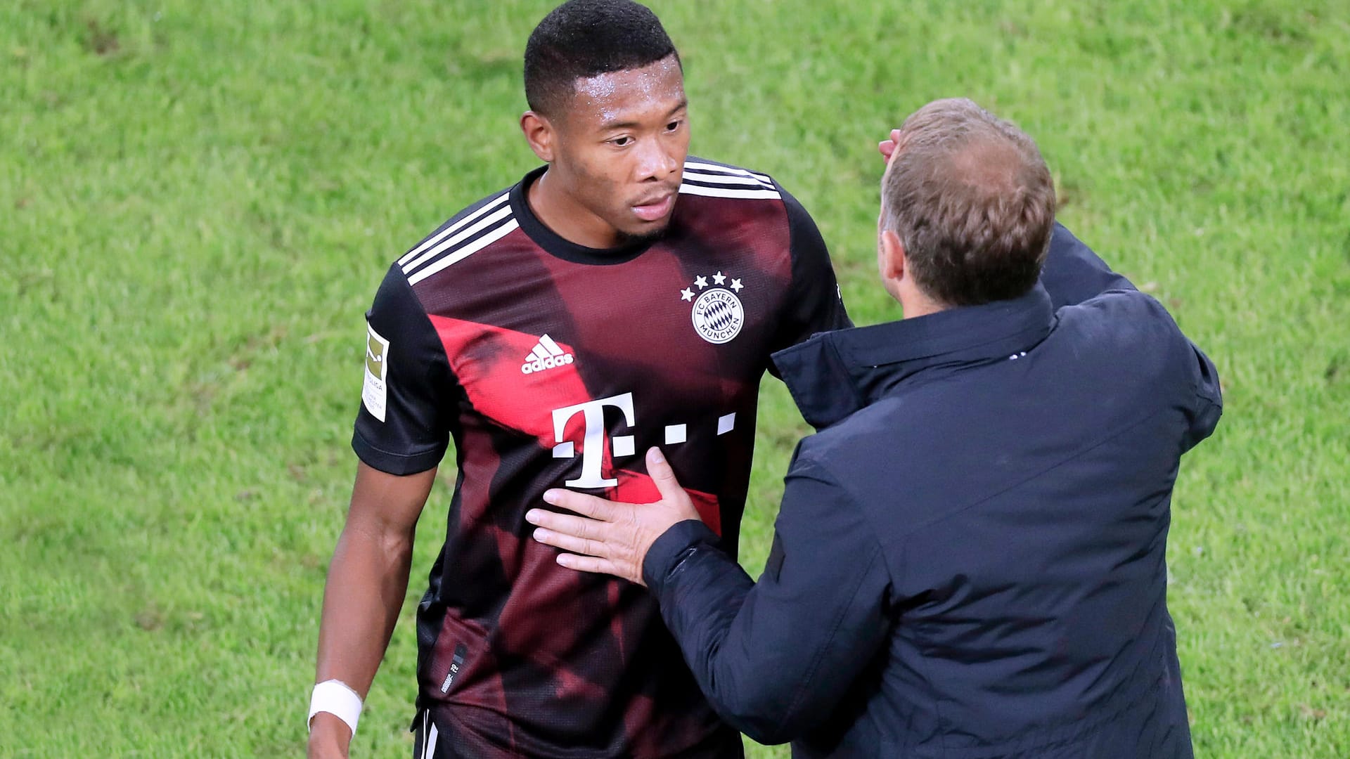 Zwei Bayern-Protagonisten: Es erscheint unklarer denn je, dass David Alaba (l.) und Trainer Hansi Flick auch in der nächsten Saison zusammenarbeiten.