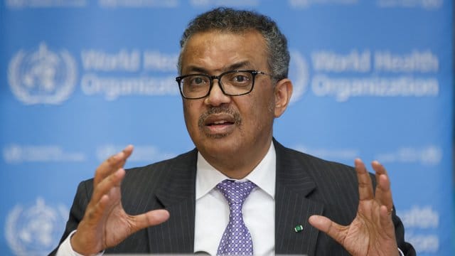 "Es geht mir gut und ich habe keine Symptome, aber ich werde mich in den kommenden Tagen selbst unter Quarantäne stellen und von zuhause aus arbeiten, so wie es die WHO-Richtlinien vorsehen", so Tedros Adhanom Ghebreyesus. "Es geht mir gut und ich habe keine Symptome, aber ich werde mich in den kommenden Tagen selbst unter Quarantäne stellen und von zuhause aus arbeiten, so wie es die WHO-Richtlinien vorsehen", so Tedros Adhanom Ghebreyesus.