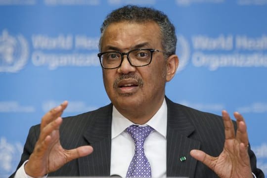 "Es geht mir gut und ich habe keine Symptome, aber ich werde mich in den kommenden Tagen selbst unter Quarantäne stellen und von zuhause aus arbeiten, so wie es die WHO-Richtlinien vorsehen", so Tedros Adhanom Ghebreyesus.