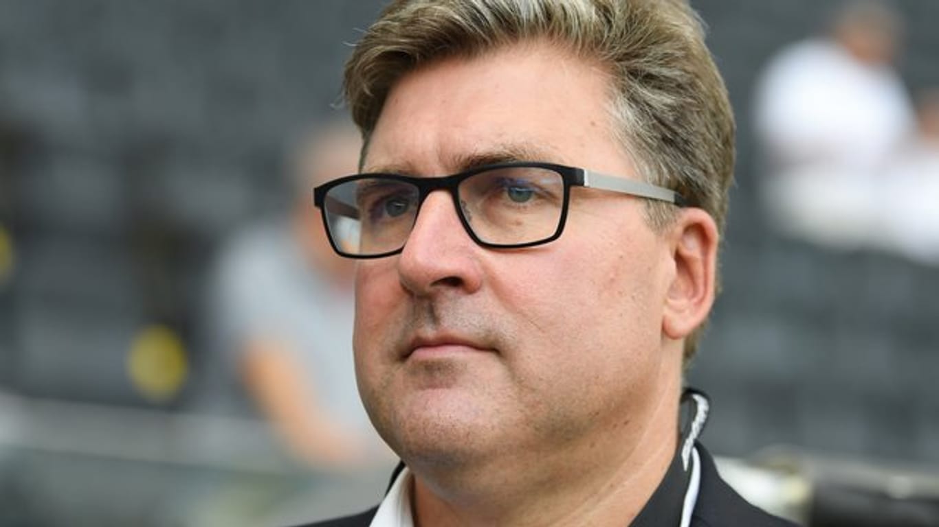 Eintracht-Vorstandsmitglied Hellmann hält den coronabedingten Zuschauerausschluss für "juristisch angreifbar".