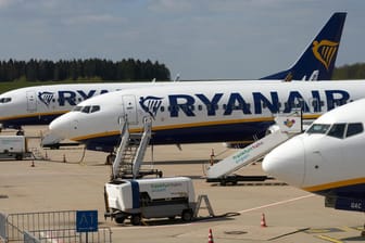 Rynair am Boden (Symbolbild): Mehrere Maschinen der Airline warten am rheinland-pfälzischen Flughafen Hahn auf ihren nächsten Flug.