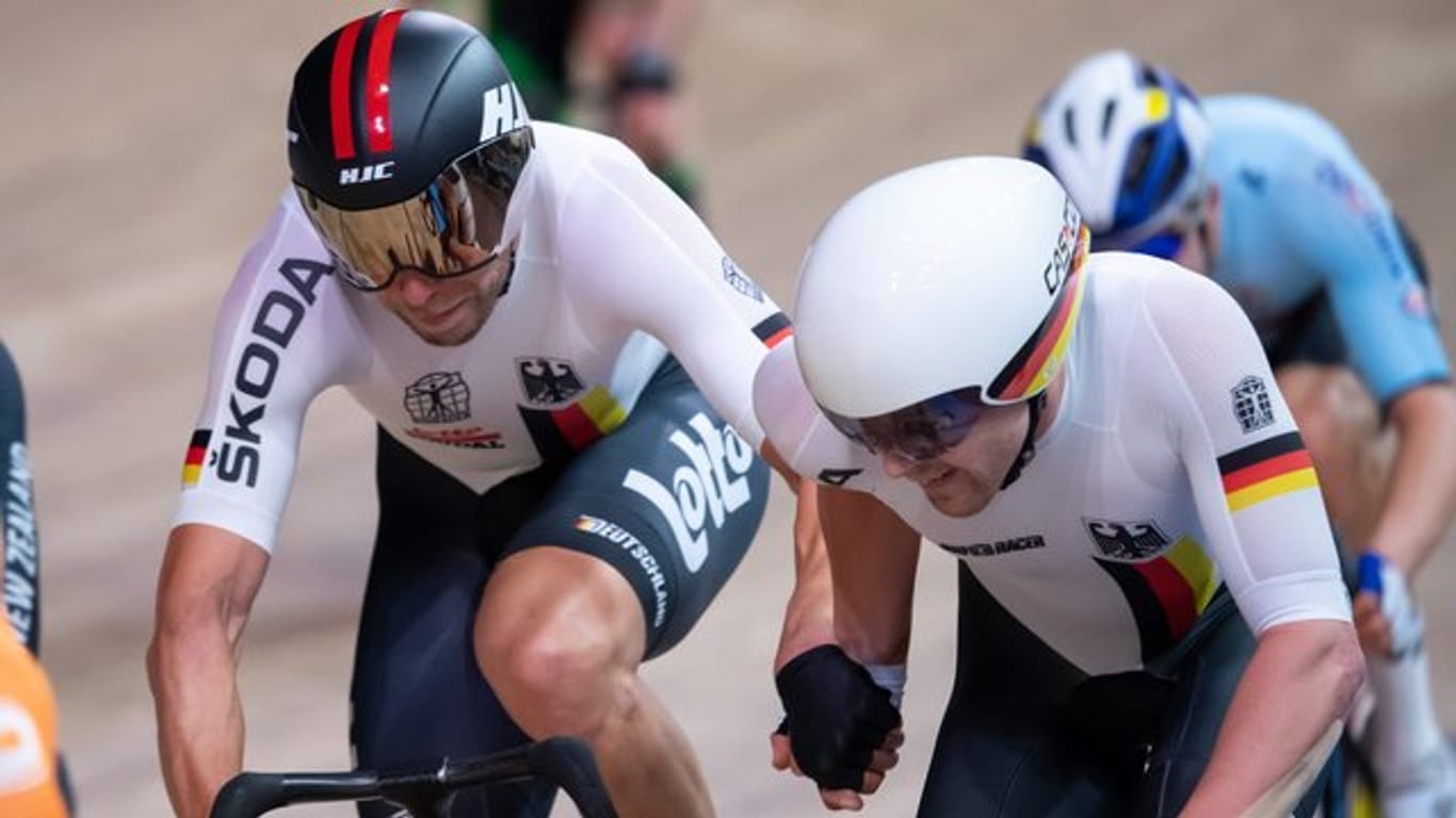 Deutschlands Bahnrad-Asse um Roger Kluge (l) und Theo Reinhardt nehmen nicht an der EM in Bulgarien teil.