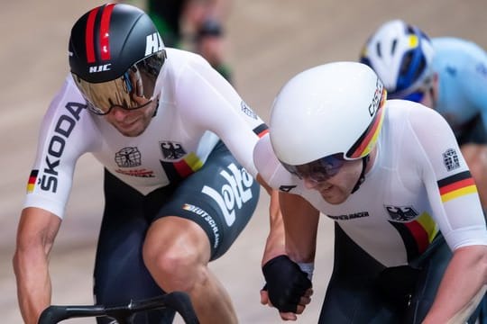 Deutschlands Bahnrad-Asse um Roger Kluge (l) und Theo Reinhardt nehmen nicht an der EM in Bulgarien teil.