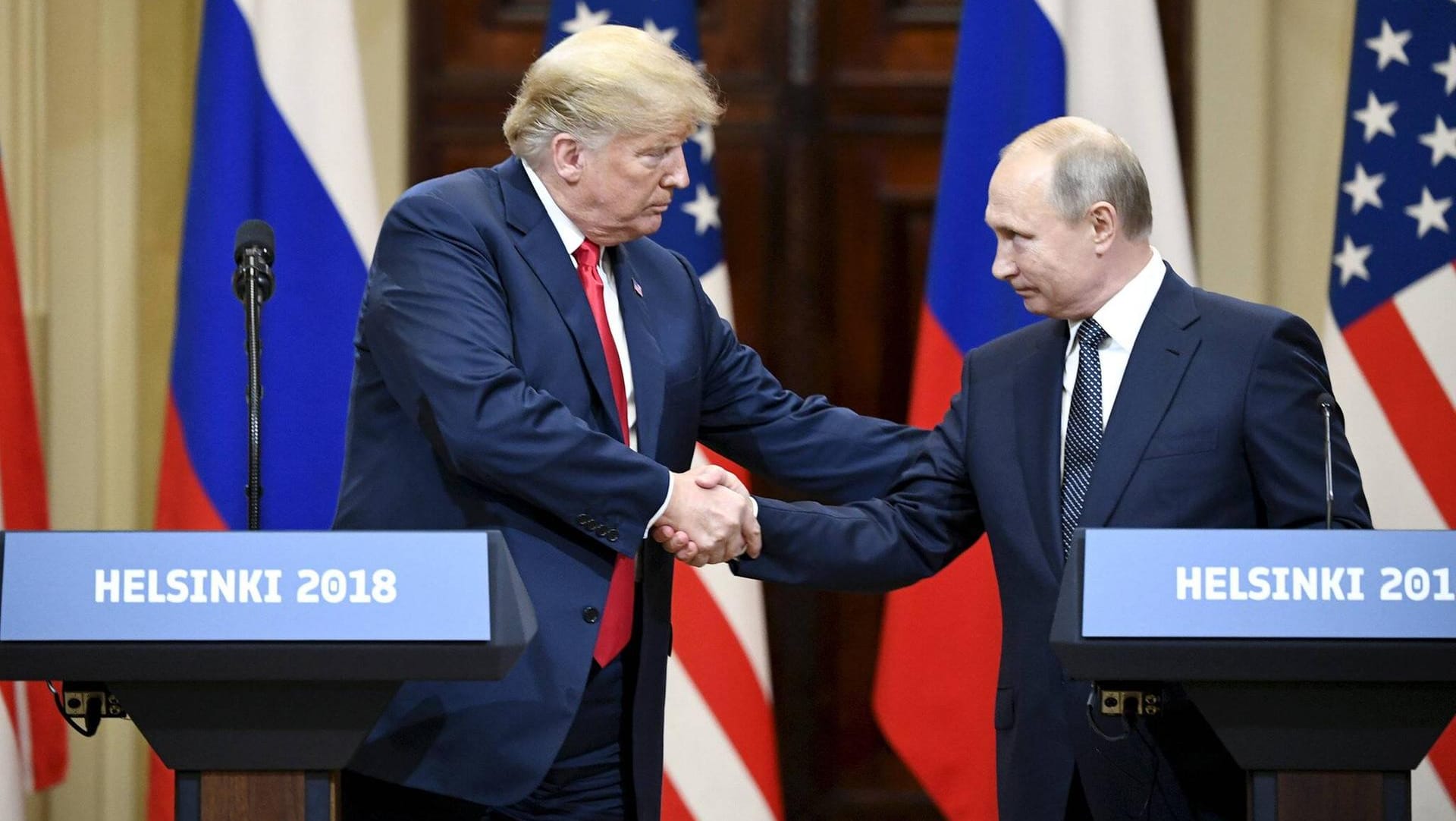 Treffen zwischen Trump und Putin in Helsinki: Der US-Präsident sprach seinem russischen Amtskollegen in Finnland sein Vertrauen aus und fiel damit seinen Geheimdiensten in den Rücken.