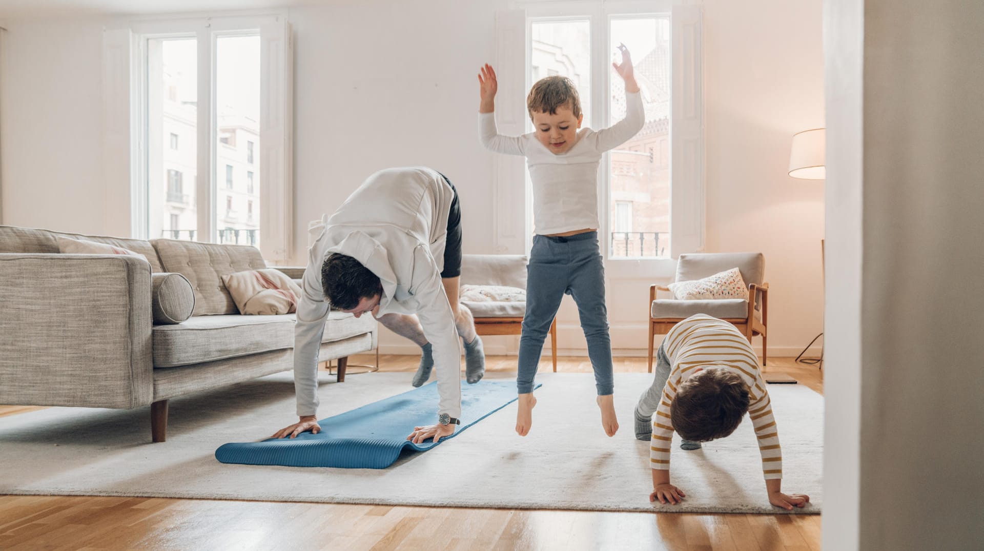 Hüpfen und Springen zuhause: Beim Lärm spielt es auch immer eine Rolle, wie hellhörig das Haus insgesamt ist.