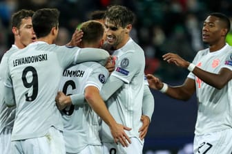 Bayern Münchens Spieler feiern ein Tor: Gegen Lokomotive Moskau gewann der Verein mit 2:1.