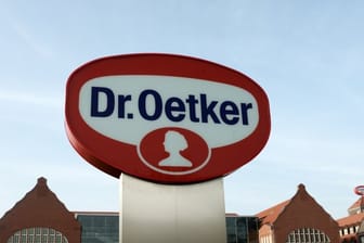 Konzernzentrale von Dr. Oetker in Bielefeld: Der Lebensmittelkonzern übernimmt den Getränkelieferanten Flaschenpost.