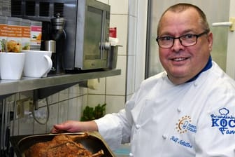 Küchenchef Ralf Achilles vom Restaurant "Schönblick" wählt für die alle zwei Wochen wechselnde Karte vor allem regionale Spezialitäten aus.