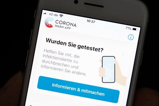 Die Corona-Warn-App: Nur wenn Menschen ihr positives Testergebnis eingeben, kann die Corona-App Warnmeldungen produzieren.