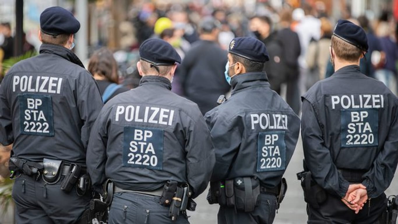 "Anfeindungen, Angriffe, pauschale Verdächtigungen und purer Hass": Gewerkschaftschef Rainer Wendt beklagt fehlende Wertschätzung für die Polizei (Symbol).