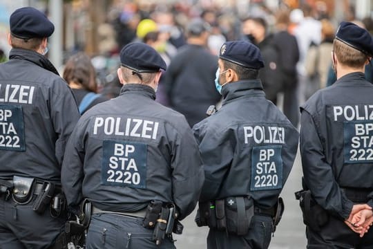 "Anfeindungen, Angriffe, pauschale Verdächtigungen und purer Hass": Gewerkschaftschef Rainer Wendt beklagt fehlende Wertschätzung für die Polizei (Symbol).