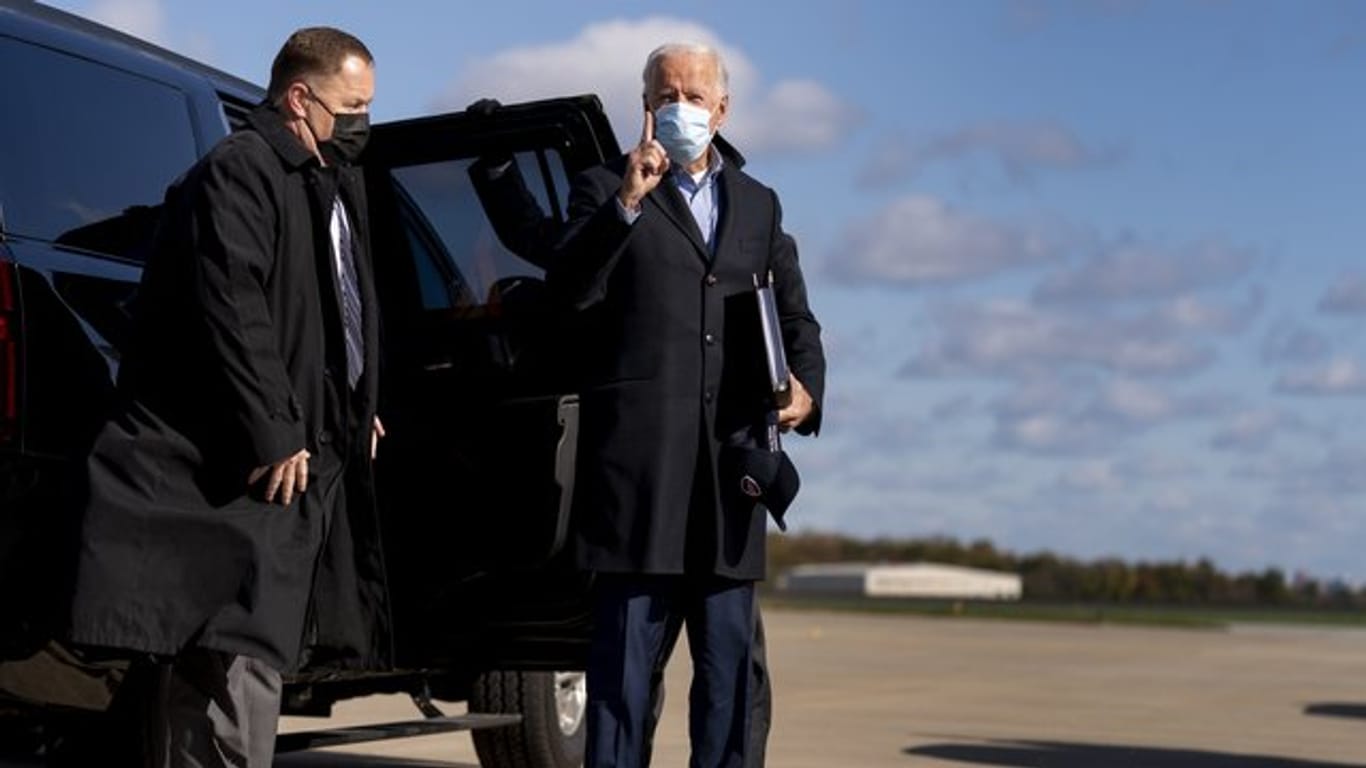 Joe Biden auf dem Weg zu einem Wahlkampfauftritt in Cleveland.