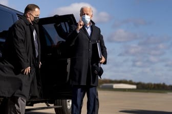 Joe Biden auf dem Weg zu einem Wahlkampfauftritt in Cleveland.