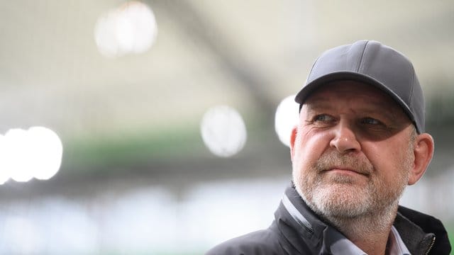 Rechnet in der Fußball-Bundesliga noch mehrere Monate mit Geisterspielen: Jörg Schmadtke, Geschäftsführer Sport beim VfL Wolfsburg. Rechnet in der Fußball-Bundesliga noch mehrere Monate mit Geisterspielen: Jörg Schmadtke, Geschäftsführer Sport beim VfL Wolfsburg.