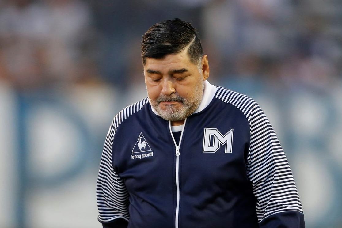 Diego Maradona: Kurz nach seinem 60. Geburtstag ist die Fußball-Legende in ein Krankenhaus eingeliefert worden.