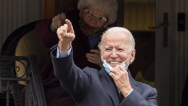 Herausforderer Joe Biden steht vor seinem Elternhaus in Scranton/Pennsylvania. Herausforderer Joe Biden steht vor seinem Elternhaus in Scranton/Pennsylvania.