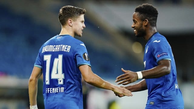 Wurde in sozialen Netzwerken rassistisch beleidigt: Hoffenheims Ryan Sessegnon (r). Wurde in sozialen Netzwerken rassistisch beleidigt: Hoffenheims Ryan Sessegnon (r).
