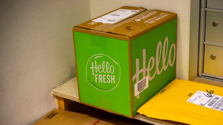 Eine Hellofresh-Lieferung (Symbolbild): Das Unternehmen konnte seinen Gewinn in den vergangenen zwölf Monaten mehr als verdreifachen.