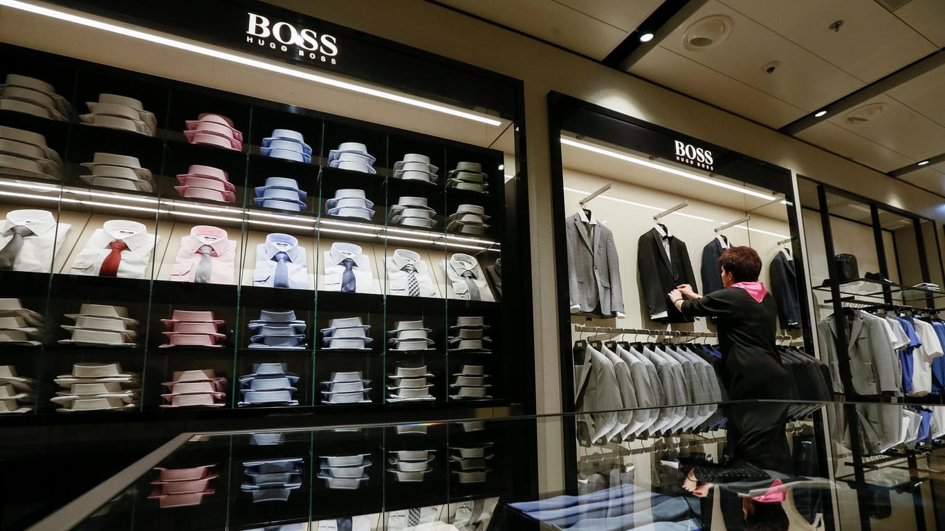 Ein Geschäft von Hugo Boss (Archivbild): Der Modehersteller macht wieder Gewinn.