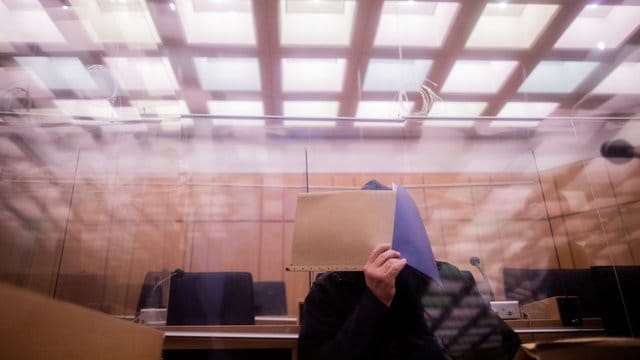 Der Angeklagte im Gerichtssaal im Landgericht in Münster.