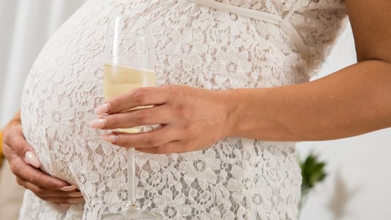 Ein Glas Sekt In Der Schwangerschaft Erlaubt www.t-online.de