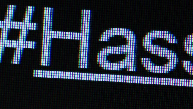 Hass im Netz: Das sind die richtigen Antworten auf Hass und Hetze im Netz. Hass im Netz: Das sind die richtigen Antworten auf Hass und Hetze im Netz.