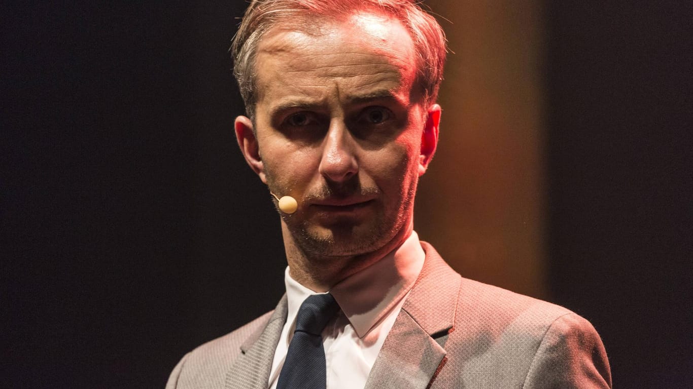 Jan Böhmermann: Der Moderator sorgt mit seinen Aktivitäten auf dem umstrittenen Messengerdienst Telegram für Aufsehen. Jan Böhmermann: Der Moderator sorgt mit seinen Aktivitäten auf dem umstrittenen Messengerdienst Telegram für Aufsehen.