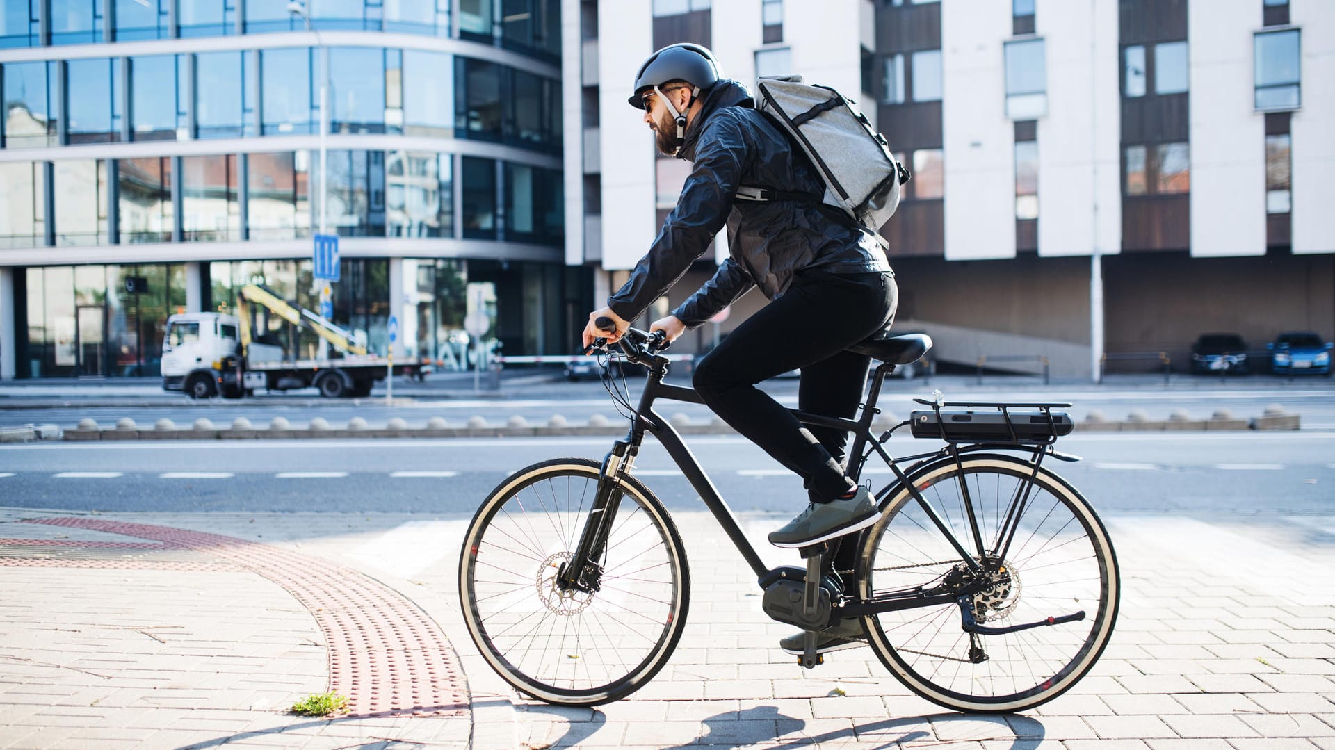 E-Bikes mieten: Der Service – etwa bei Reparaturen oder Diebstahl – gehört bei geliehenen E-Bikes meist dazu.