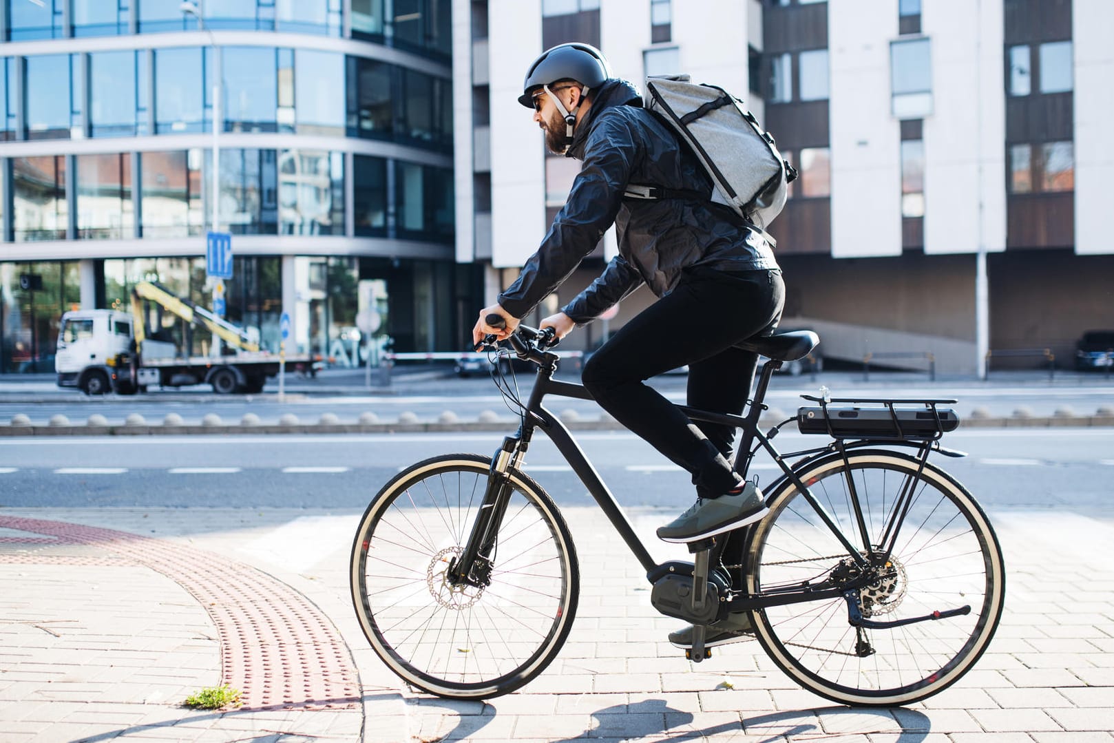 E-Bikes mieten: Der Service – etwa bei Reparaturen oder Diebstahl – gehört bei geliehenen E-Bikes meist dazu.