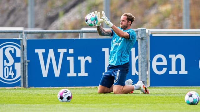 Soll seinen Kasten im Pokalspiel gegen den Viertligisten aus Schweinfurt sauber halten: Schalkes Torwart Ralf Fährmann. Soll seinen Kasten im Pokalspiel gegen den Viertligisten aus Schweinfurt sauber halten: Schalkes Torwart Ralf Fährmann.