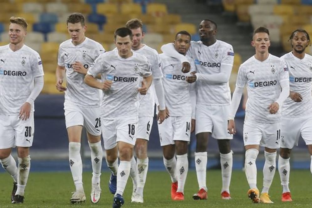 Die Spieler von Borussia Mönchengladbach feiern das 6:0 im Spiel gegen Schachtjor Donezk.