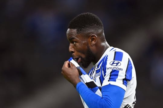 Jordan Torunarigha von Hertha BSC ist positiv auf das Coronavirus getestet worden.