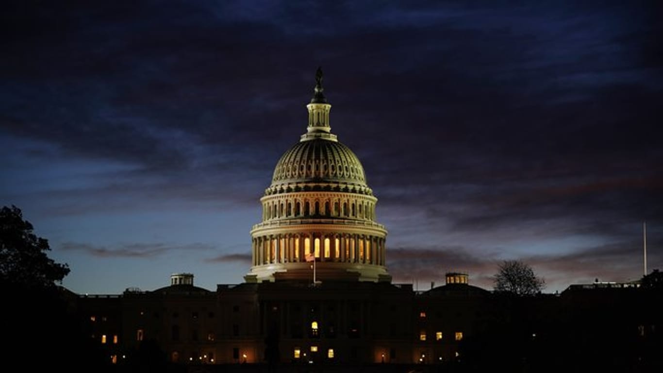 Blick auf das Kapitol im Morgengrauen - das US-Repräsentantenhaus wird komplett gewählt, der Senat zu rund einem Drittel.