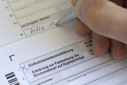 Wer am Arbeitsort beispielsweise eine zweite Wohnung angemietet hat, kann die Kosten bei der Steuer absetzen. Wer am Arbeitsort beispielsweise eine zweite Wohnung angemietet hat, kann die Kosten bei der Steuer absetzen.