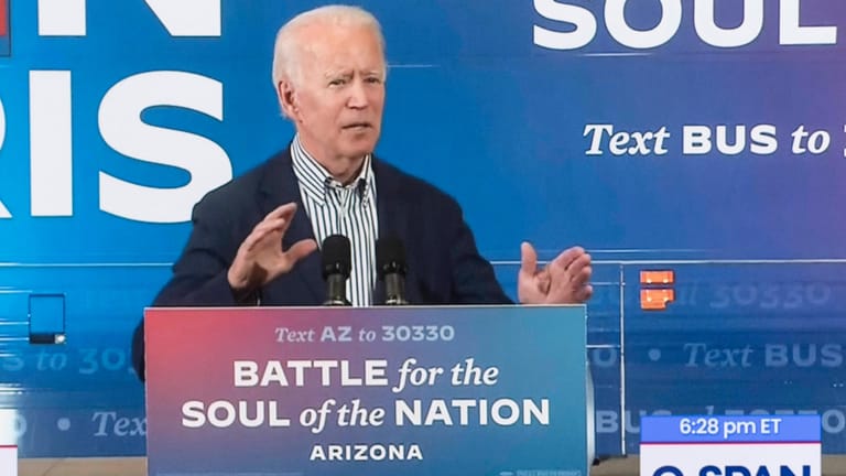Joe Biden bei einem Wahlkampfauftritt im Oktober in Phoenix, Arizona: Er könnte Trump den Bundesstaat im Südwesten der USA entreißen.