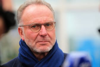 FC Bayern München: Rummenigge will endlich eine finale Entscheidung von Alaba.