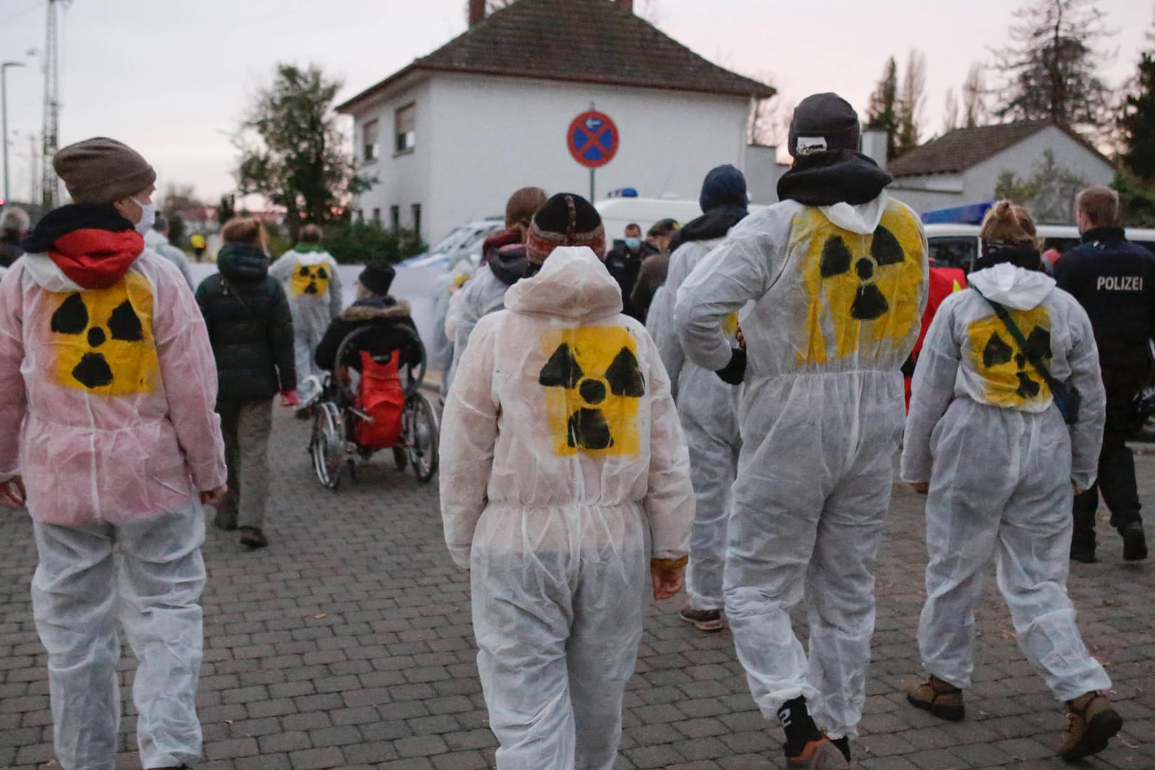 Biblis: Atomkraftgegner protestieren friedlich gegen den Castor-Transport.