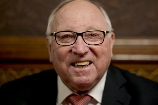 Hält große Stücke auf Neuzugang Simon Terodde: HSV-Ikone Uwe Seeler.