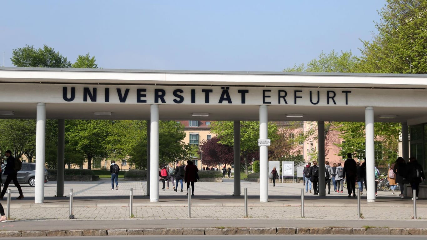 Eingangsbereich der Universität Erfurt: Ein inzwischen beurlaubter Professor hat hier mehrere Studentinnen sexuell belästigt.