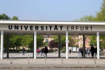 Eingangsbereich der Universität Erfurt: Ein inzwischen beurlaubter Professor hat hier mehrere Studentinnen sexuell belästigt.