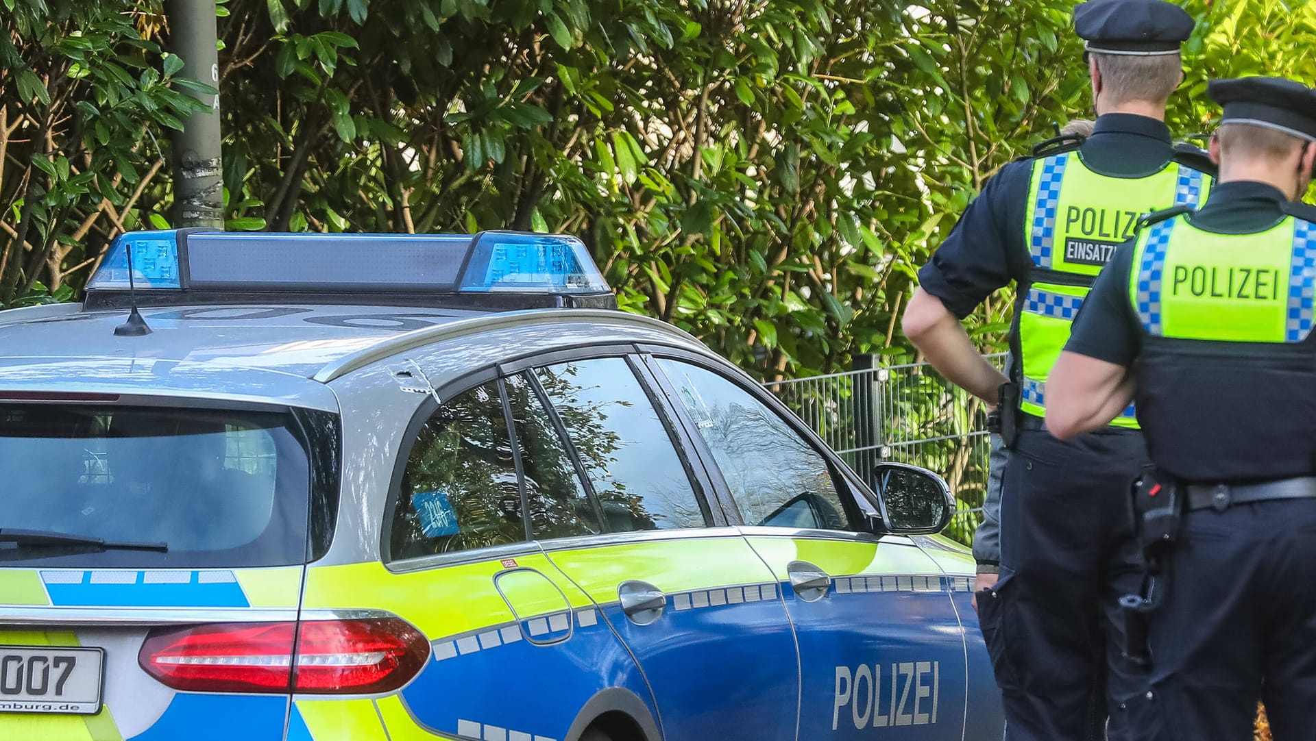 Aachen: Die Polizei musste einem bewaffneten Mann ins Bein schießen. Aachen: Die Polizei musste einem bewaffneten Mann ins Bein schießen.