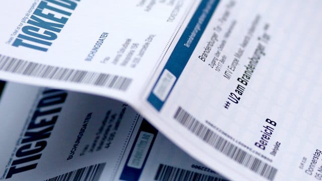 Bevor man sich das begehrte Online-Ticket ausdrucken kann, will es erst einmal gekauft sein. Bevor man sich das begehrte Online-Ticket ausdrucken kann, will es erst einmal gekauft sein.