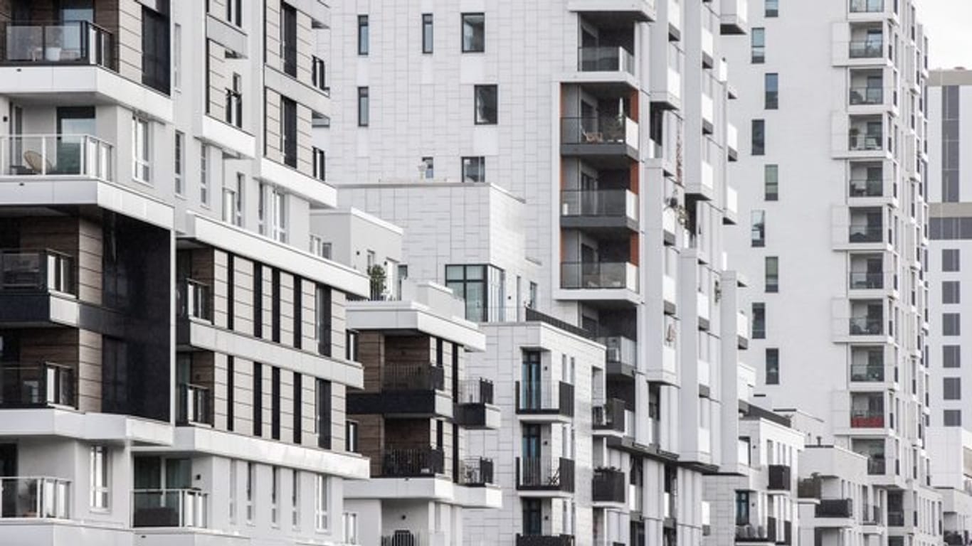 Teure Mieten und hohe Wohnungspreise machen vielen Verbrauchern in Deutschland schwer zu schaffen.