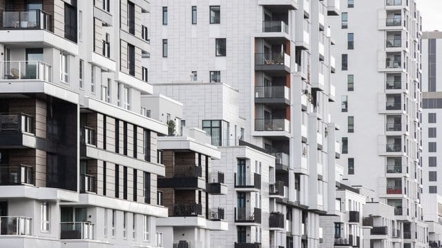 Teure Mieten und hohe Wohnungspreise machen vielen Verbrauchern in Deutschland schwer zu schaffen.