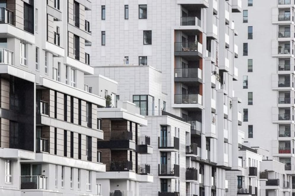 Teure Mieten und hohe Wohnungspreise machen vielen Verbrauchern in Deutschland schwer zu schaffen.