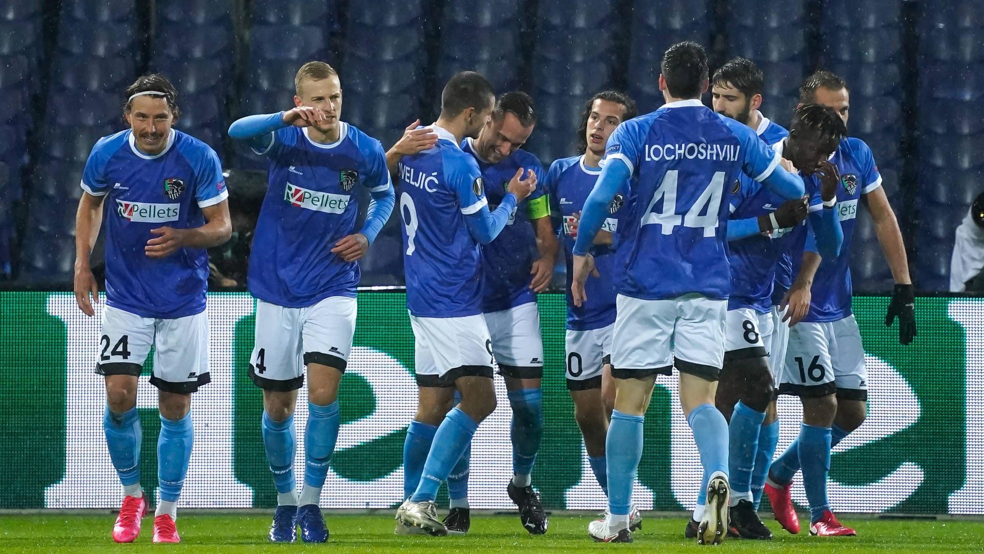 Die Spieler vom Wolfsberger AC: Hier jubeln sie noch beim 4:1-Sieg bei Feyenoord Rotterdam, jetzt haben sich mehrere von ihnen mit Corona infiziert.