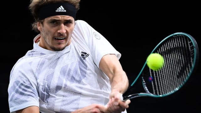 Locker weiter in Paris: Alexander Zverev in Aktion.