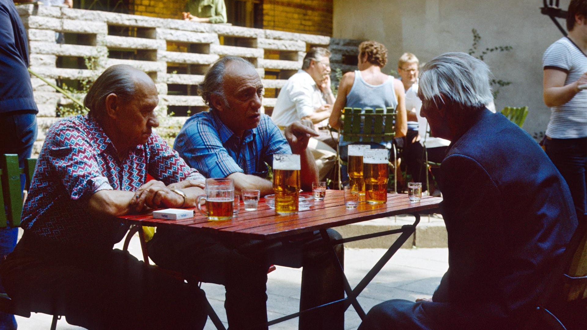 DDR-Gaststätte in Ost-Berlin: Das "Superfest"-Bierglas fasste 0,5 Liter. (Aufnahme vom 17.7.1985)