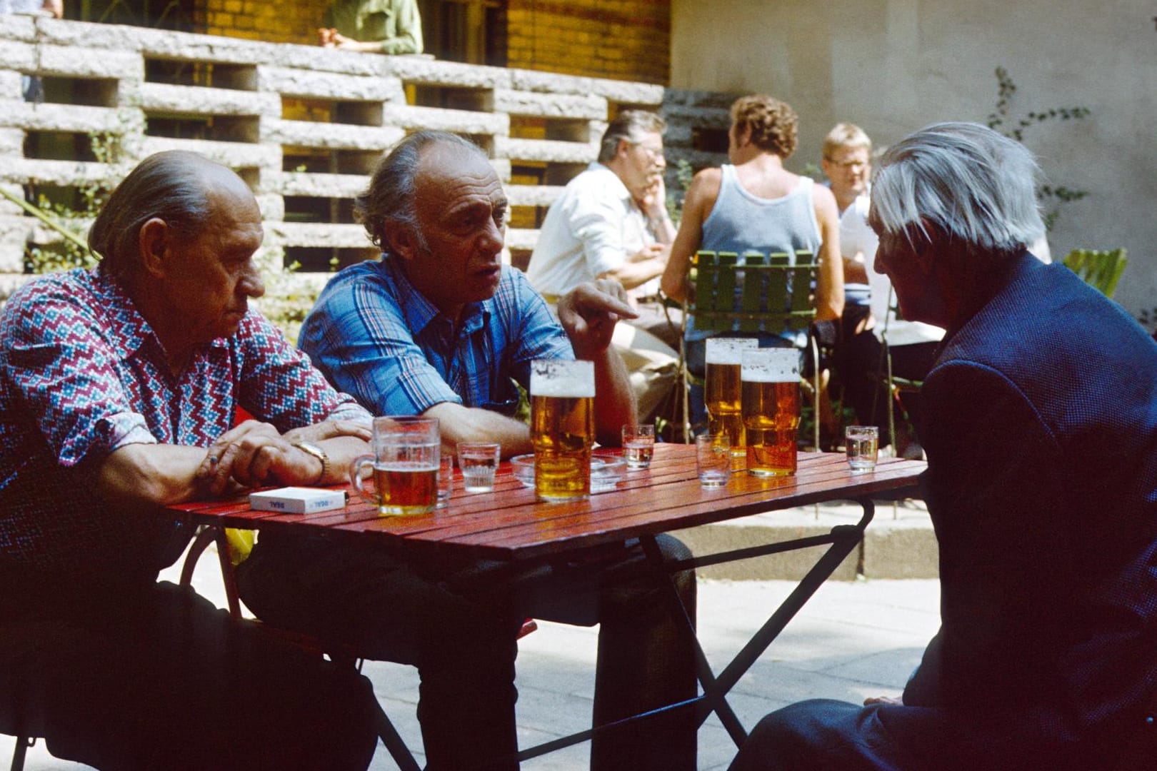 DDR-Gaststätte in Ost-Berlin: Das "Superfest"-Bierglas fasste 0,5 Liter. (Aufnahme vom 17.7.1985)