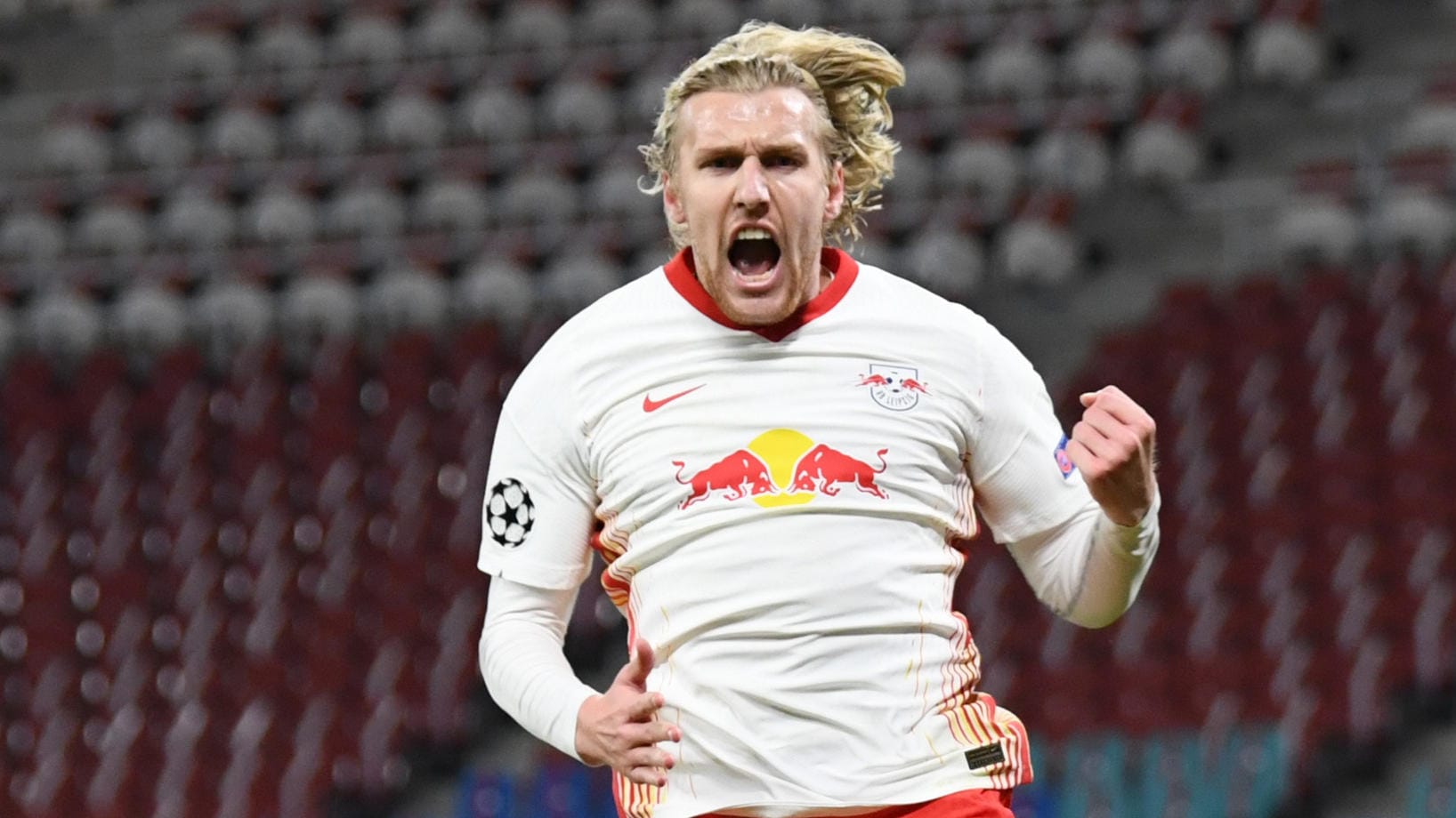 Emil Forsberg bejubelt sein Tor zum 2:1: Der Schwede war vorm Elfmeterpunkt eiskalt.